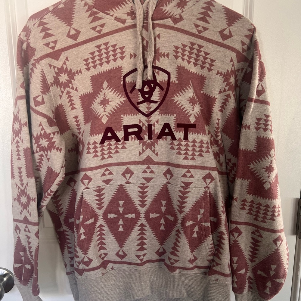 Ariat Woman’s REAL Southwestern Pattern Hoodie in Oatmeal and Burgundy. Size M
